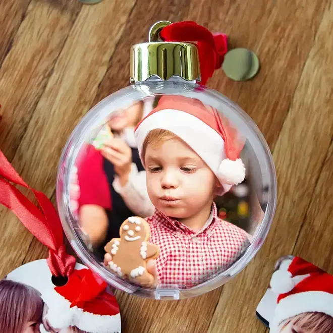 Print your photo on a round Christmas tree bauble online with RapidStudio