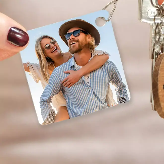 Print your photo on a square keyring online with RapidStudio