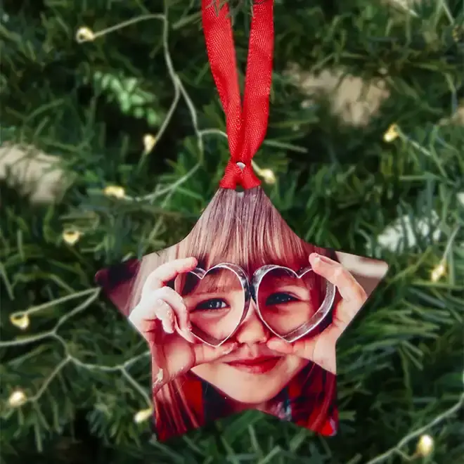 Print your photo on a star Christmas tree decoration online with RapidStudio