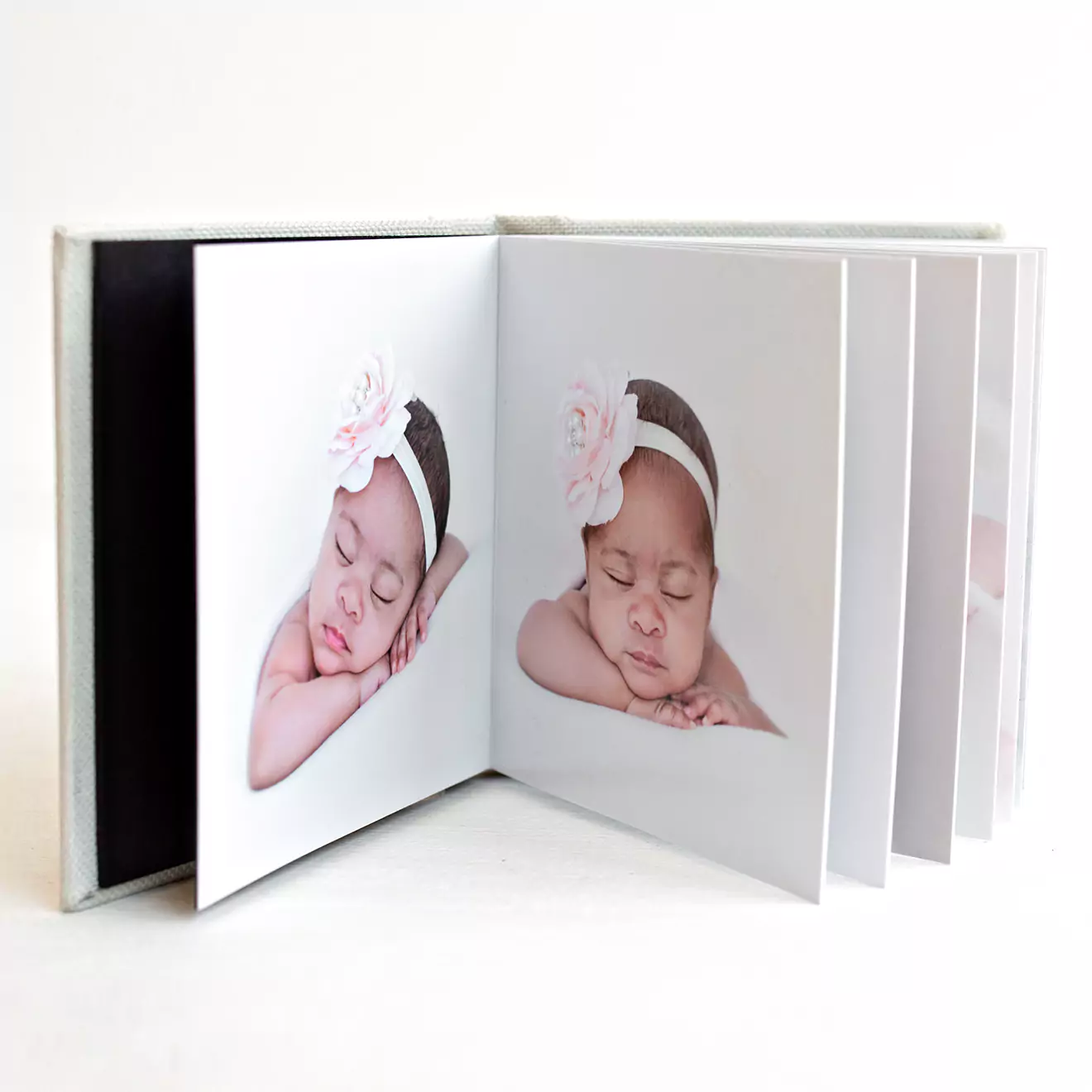 Rapidstudio small bragbook photobook with linen cover and layflat pages