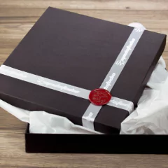 Rapidstudio's ribbon and seal Gift Box option