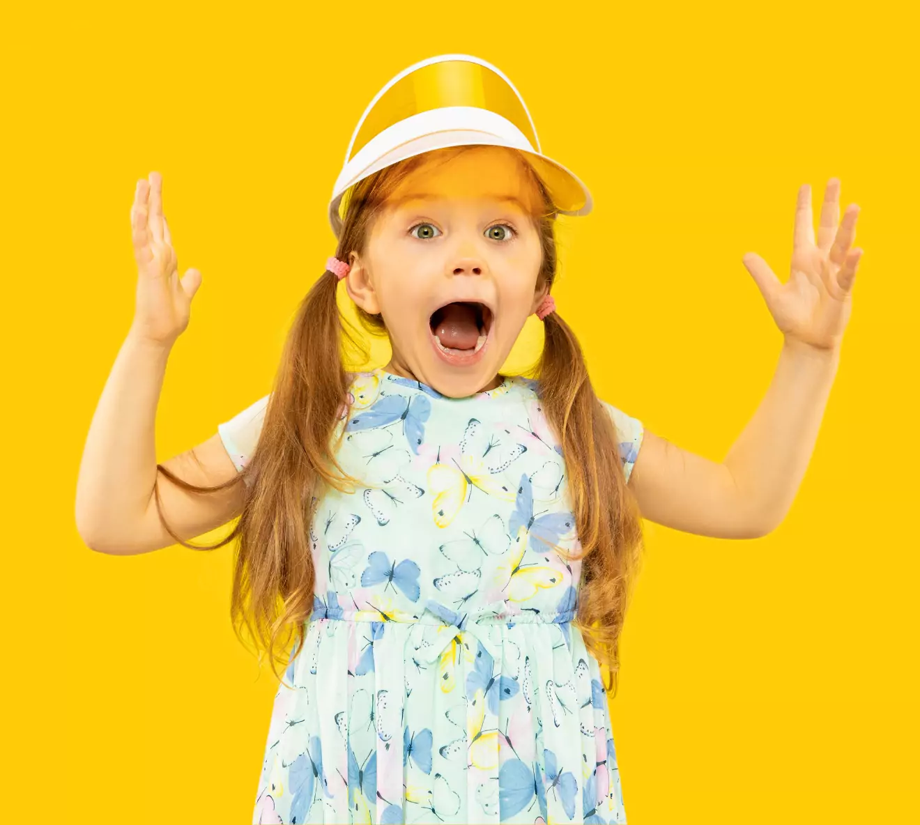 Little girl looking amazed at the incredible Black Friday specials, photo books, canvases and more