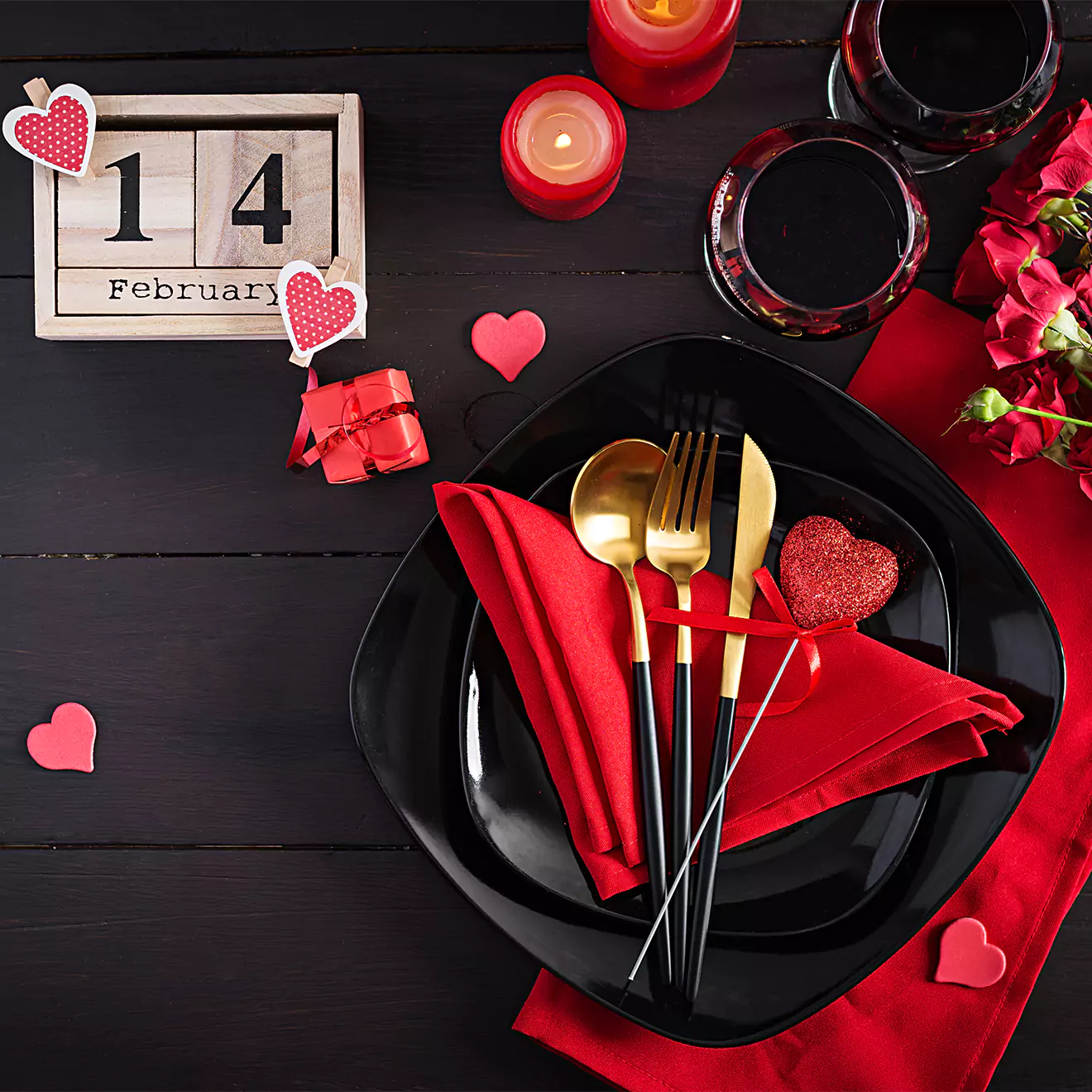 RapidStudio's guide to planning Valentine's Day, offering tips for creating memorable gifts and experiences